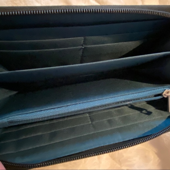 Travelon RFID Blocking Wallet - Picture 3 of 6